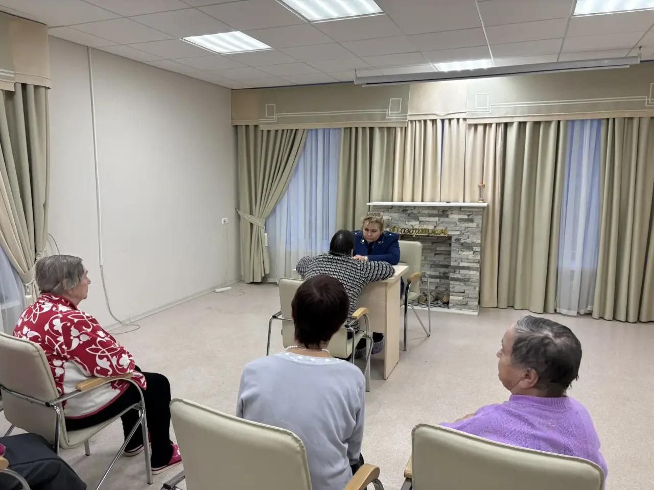 Ленинградской области защищает права пожилых людей и инвалидов Ленинградской области защищает права пожилых людей и инвалидов