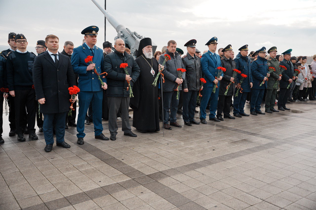 Начальник Новороссийского ЛО МВД России на транспорте принял участие в памятном мероприятии, посвященном Дню Неизвестного Солдата Начальник Новороссийского ЛО МВД России на транспорте принял участие в памятном мероприятии, посвященном Дню Неизвестного Солдата