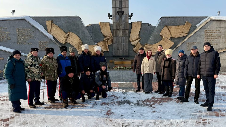 Сегодня в Усть-Каменогорске на мемориальном комплексе «Победа» состоялась церемония возложения цветов, посвященная Дню Неизвестного солдата