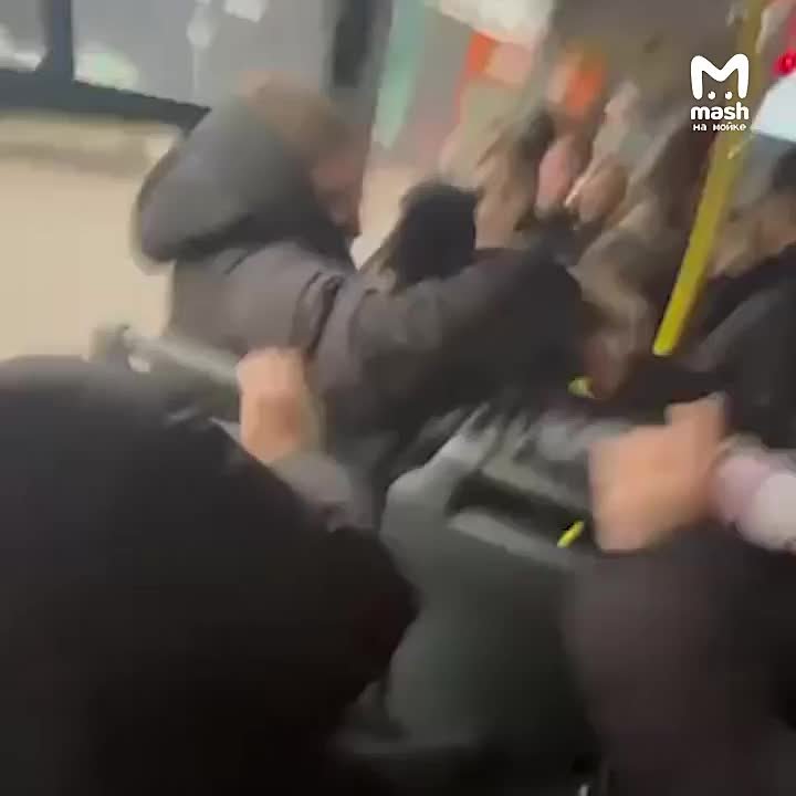 Слышь, мамаша, я тебе ща всеку