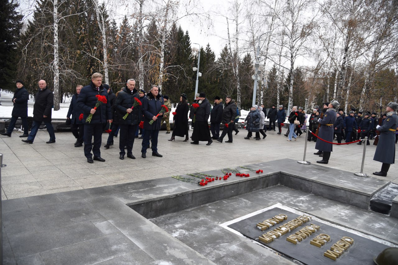 Руководитель транспортной полиции Сибири генерал-майор полиции Игорь Бояринов почтил память погибших воинов, чьи имена остались неизвестными Руководитель транспортной полиции Сибири генерал-майор полиции Игорь Бояринов почтил память погибших воинов, чьи имена остались неизвестными