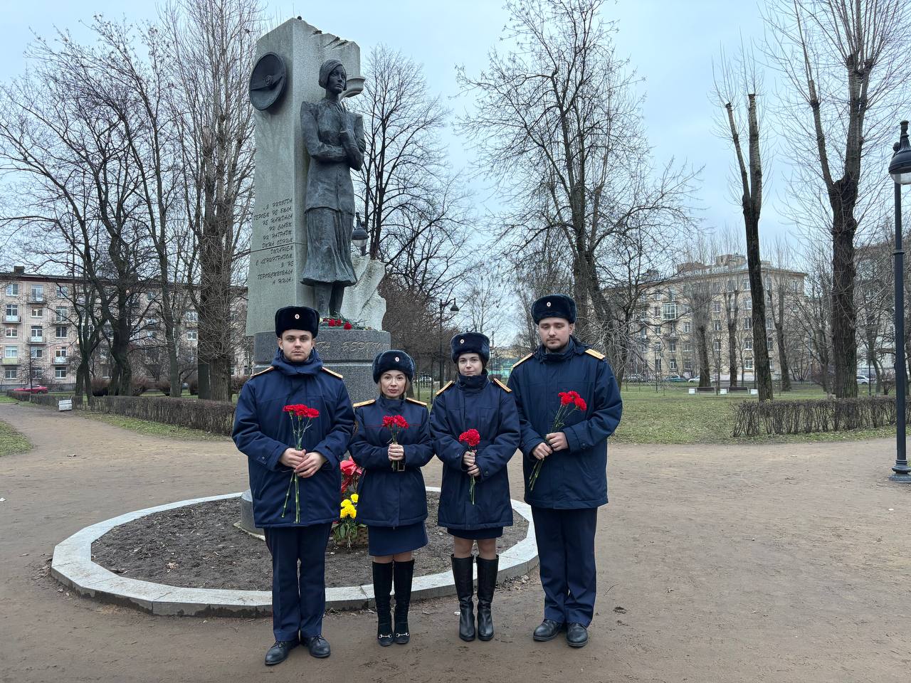 Сотрудники ГСУ СК России по Санкт-Петербургу почтили память павших героев Сотрудники ГСУ СК России по Санкт-Петербургу почтили память павших героев