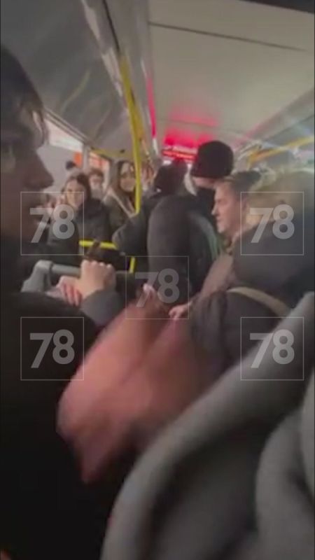 В соцсетях активно обсуждают инцидент в автобусе номер 104, который курсирует между двумя городами Ленинградской области — Сланцами и Кингисеппом