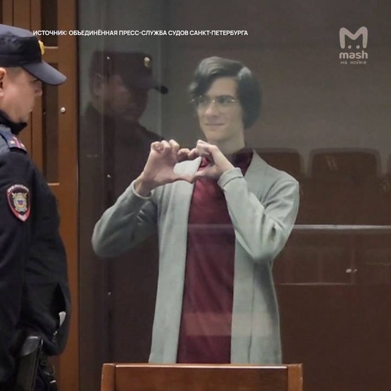 10 лет колонии строгого режима получил квир-блогер Александр Синько за убийство политактивиста Виталия Йоффе — он получил 131 удар ножом