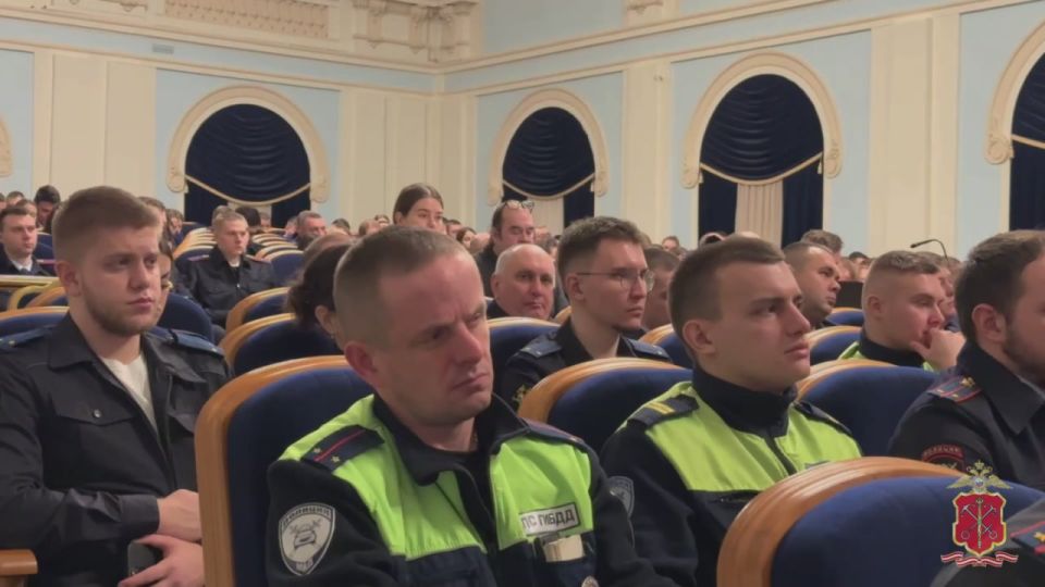 В ГУ МВД России по Санкт-Петербургу и Ленинградской области прошел слет молодых специалистов и наставников подразделений ГУ МВД России