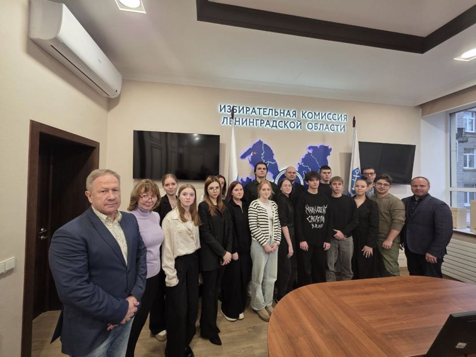 Сегодня гости Леноблизбиркома — будущие юристы