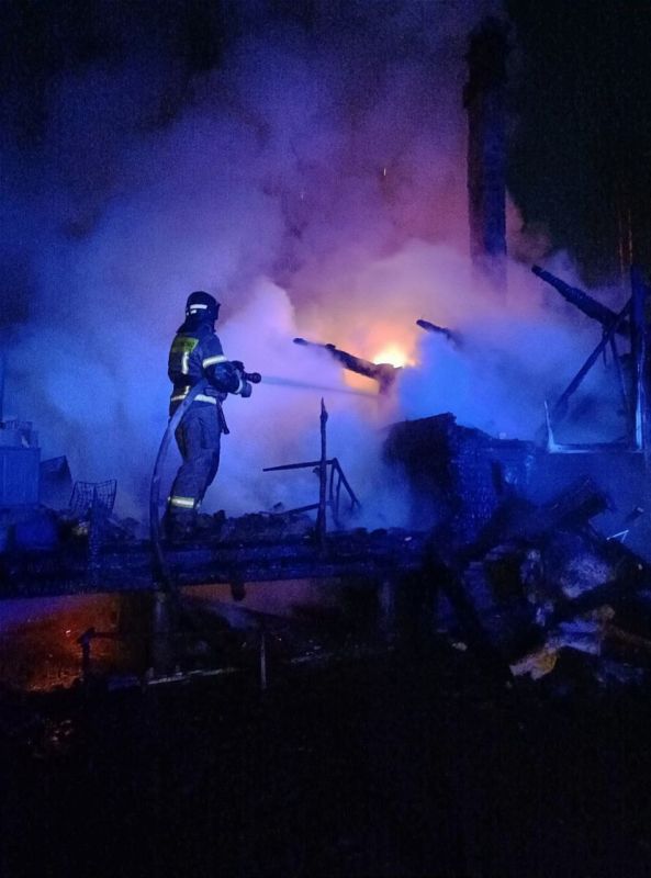 За прошедшие сутки подразделения территориального пожарно-спасательного гарнизона Ленинградской области реагировали на 15 оперативных событий: