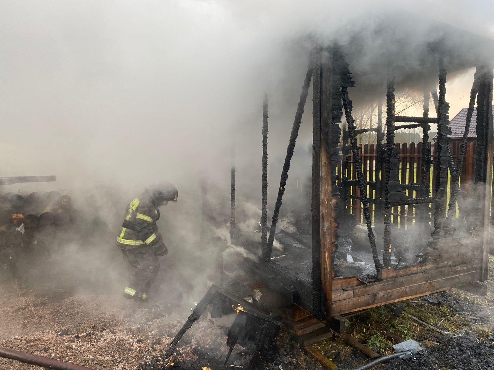 За прошедшие сутки подразделения территориального пожарно-спасательного гарнизона Ленинградской области реагировали на 12 оперативных событий: За прошедшие сутки подразделения территориального пожарно-спасательного гарнизона Ленинградской области реагировали на 12 оперативных событий: