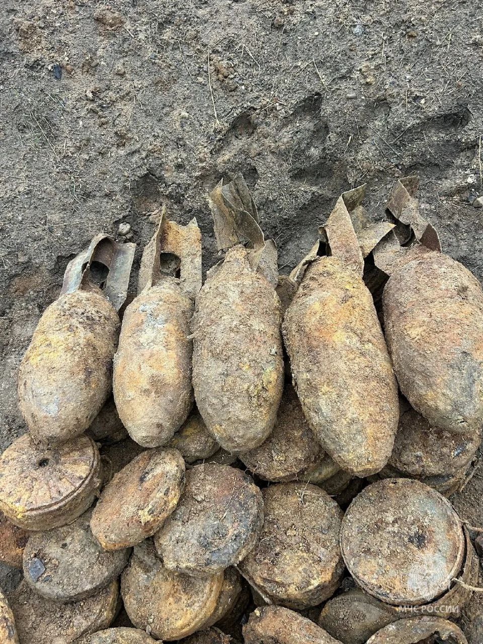 Эхо войны: сотрудники МЧС обезвредили 8 авиабомб и 102 противотанковые мины времен Великой Отечественной войны в Ленинградской области Эхо войны: сотрудники МЧС обезвредили 8 авиабомб и 102 противотанковые мины времен Великой Отечественной войны в Ленинградской области