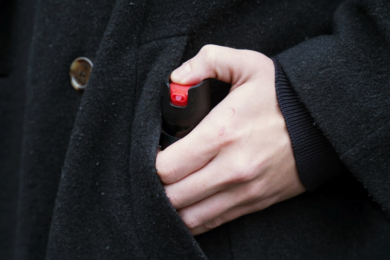 Таксист залил перцовкой пассажира в Ленобласти