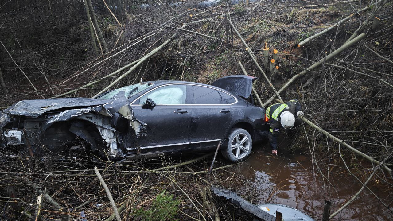 За прошедшие сутки подразделения территориального пожарно-спасательного гарнизона Ленинградской области реагировали на 17 оперативных событий: