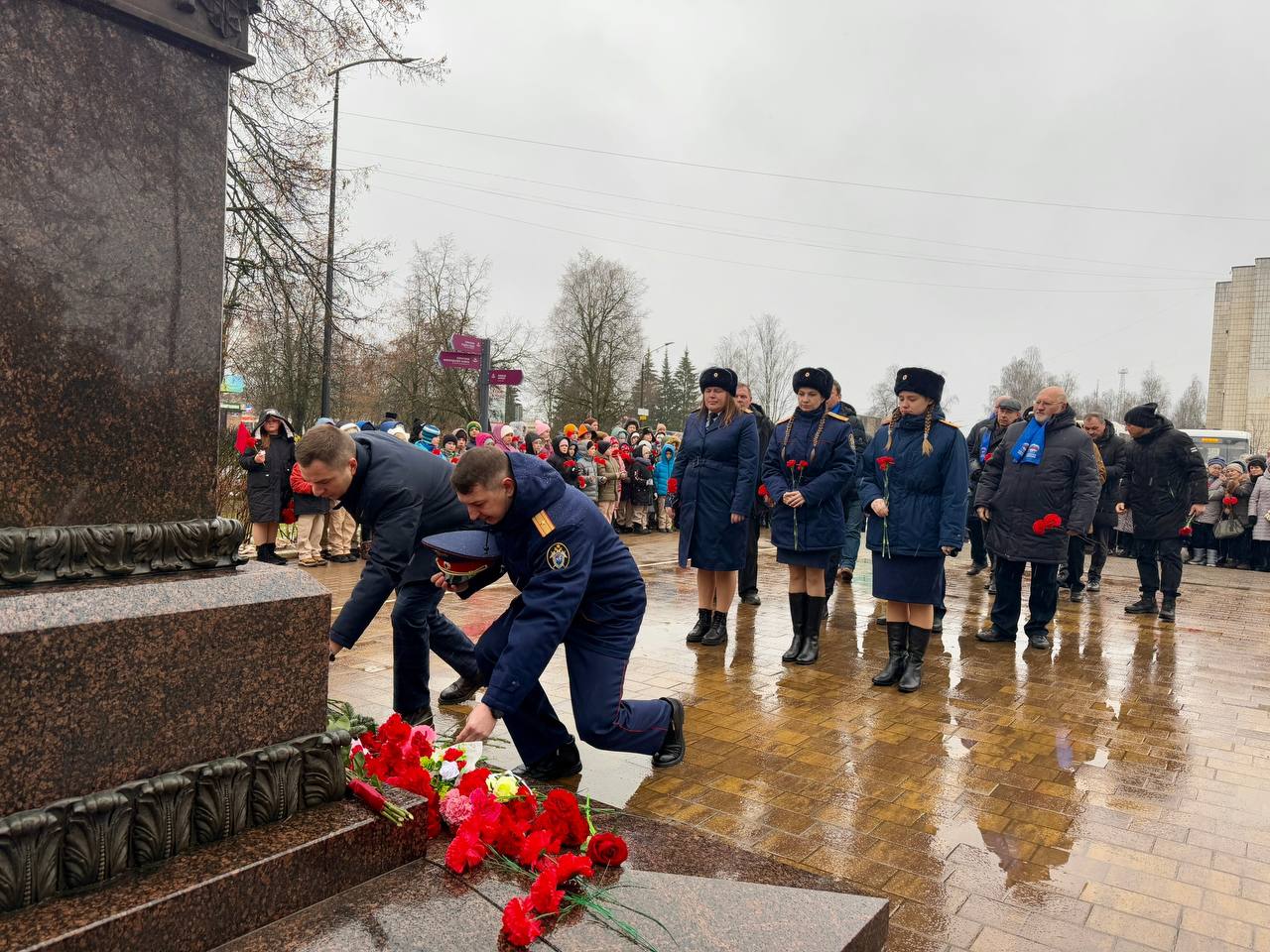 Коллектив следственного отдела по городу Тихвину принял участие в мероприятиях, посвященных Дню освобождения города Тихвина от немецко-фашистских захватчиков Коллектив следственного отдела по городу Тихвину принял участие в мероприятиях, посвященных Дню освобождения города Тихвина от немецко-фашистских захватчиков