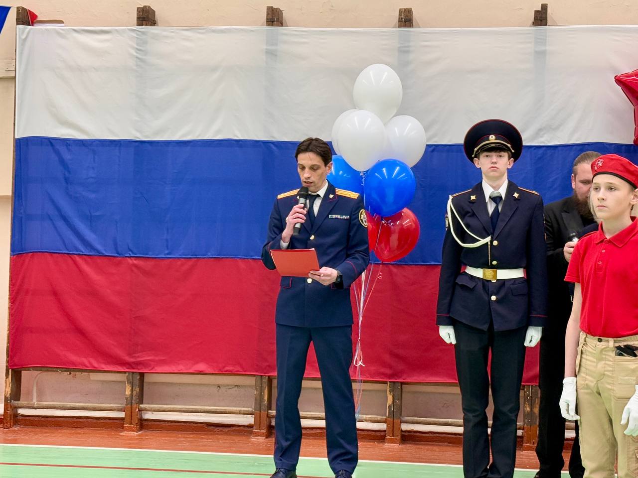 В Тихвине открылся подшефный класс Следственного комитета России В Тихвине открылся подшефный класс Следственного комитета России