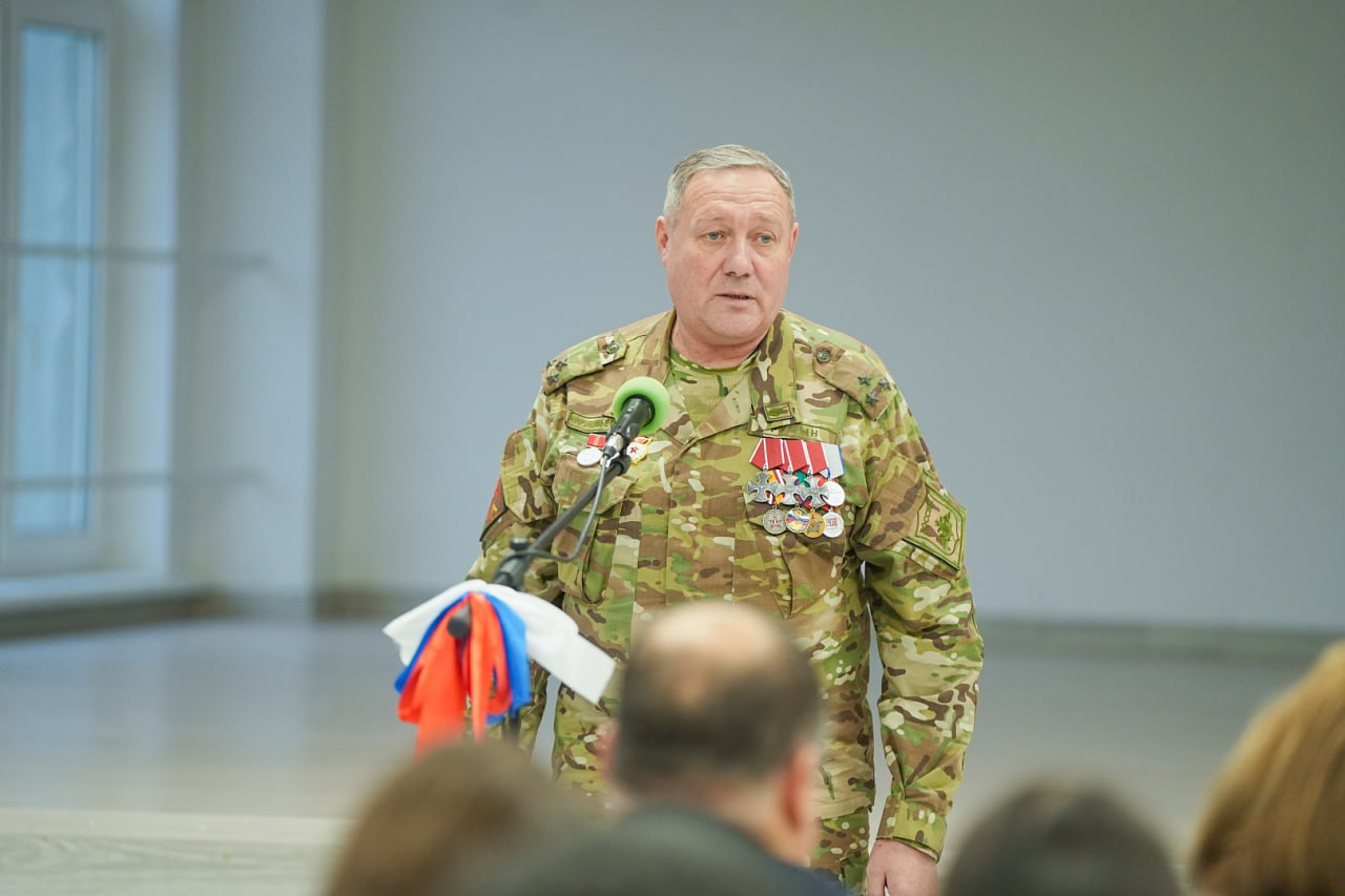 Константин Чебыкин и Юрий Гладунов, а также командир Ленполка Михаил Коган провели встречу с кадетскими классами Василеостровского района Константин Чебыкин и Юрий Гладунов, а также командир Ленполка Михаил Коган провели встречу с кадетскими классами Василеостровского района