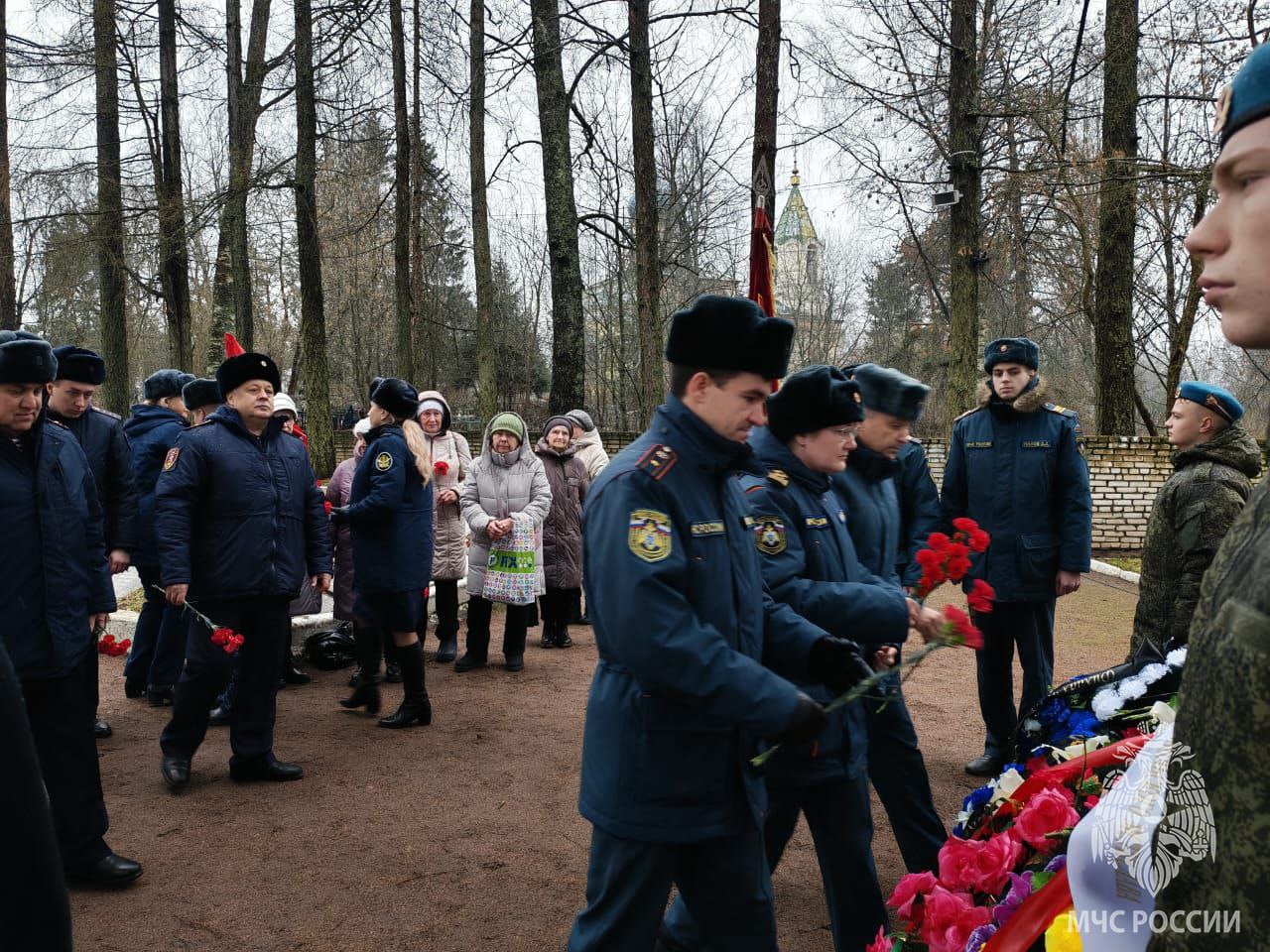 Сотрудники ОНД и ПР Тихвинского района совместно с коллегами из Тихвинского участка Центра ГИМС и пожарными 28 ПСО ФПС ГПС почтили память освободителей Тихвина Сотрудники ОНД и ПР Тихвинского района совместно с коллегами из Тихвинского участка Центра ГИМС и пожарными 28 ПСО ФПС ГПС почтили память освободителей Тихвина