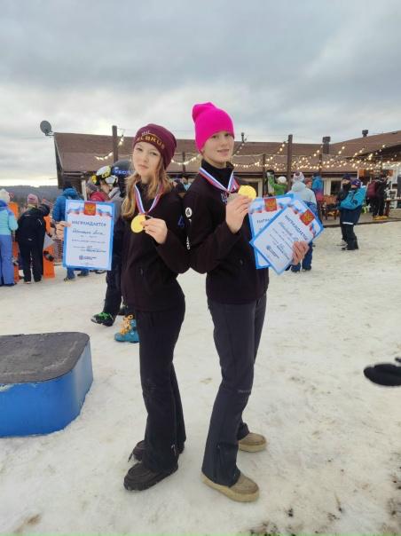 Сноубордистки из Ленинградской области покорили склоны Миасса