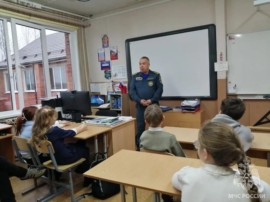 МЕСЯЧНИК БЕЗОПАСНОСТИ: УРОКИ В ШКОЛАХ