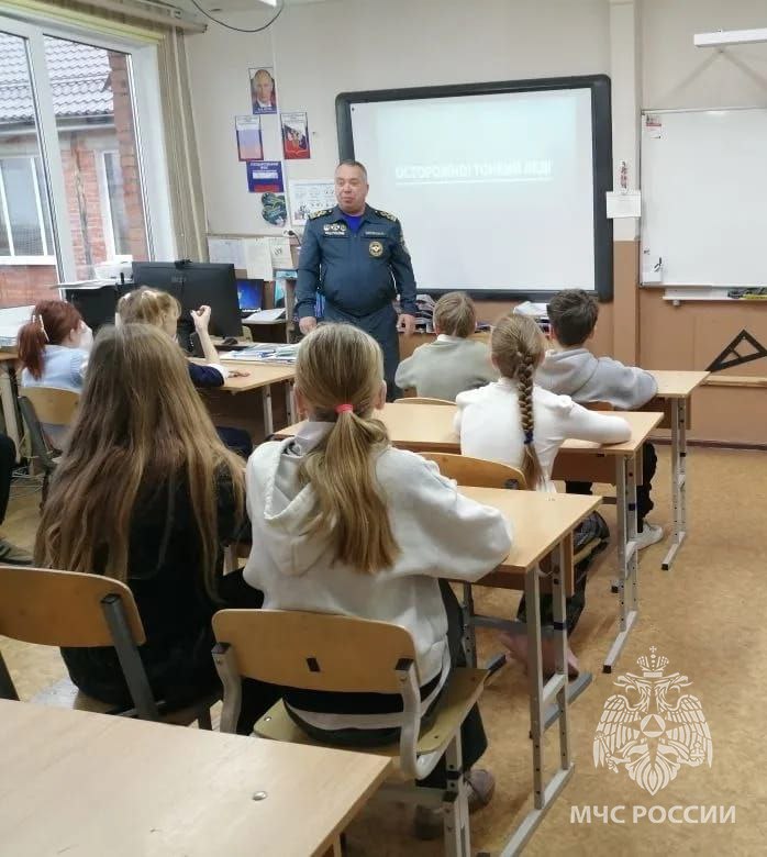 МЕСЯЧНИК БЕЗОПАСНОСТИ: УРОКИ В ШКОЛАХ МЕСЯЧНИК БЕЗОПАСНОСТИ: УРОКИ В ШКОЛАХ