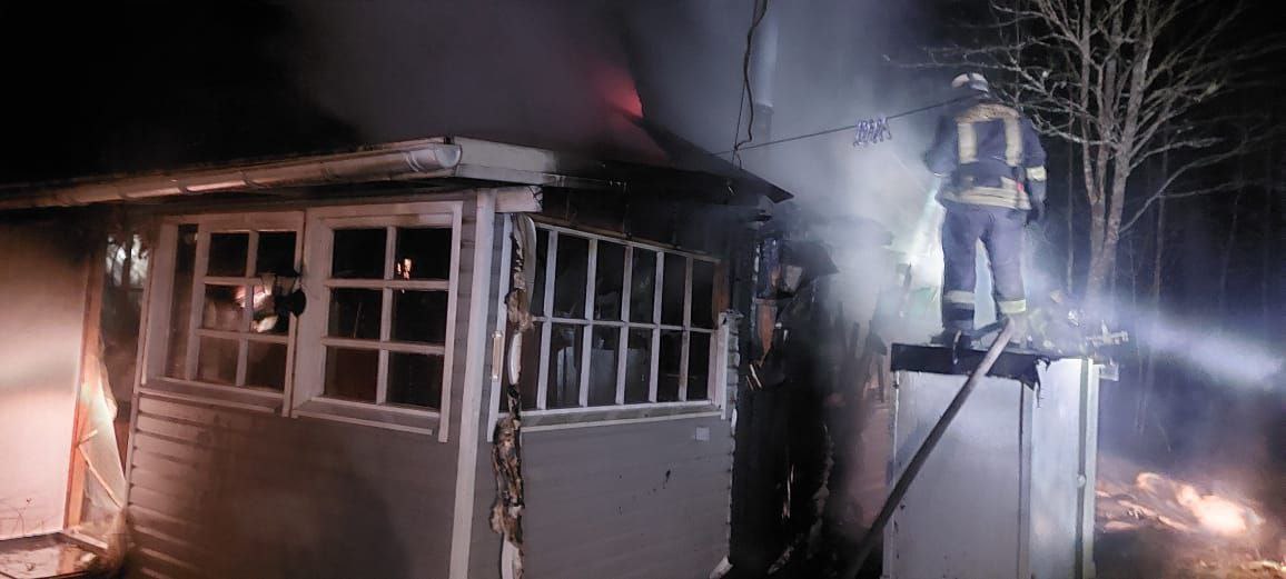 За прошедшие сутки подразделения территориального пожарно-спасательного гарнизона Ленинградской области реагировали на 17 оперативных событий: