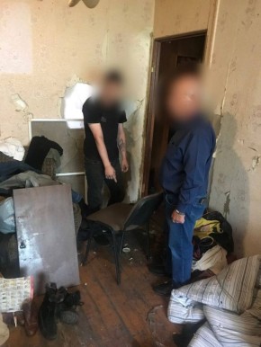 В Выборгском районе Ленинградской области мужчина предстанет перед судом по обвинению в смертельном избиении пожилого соседа и причинении тяжкого вреда здоровью знакомой