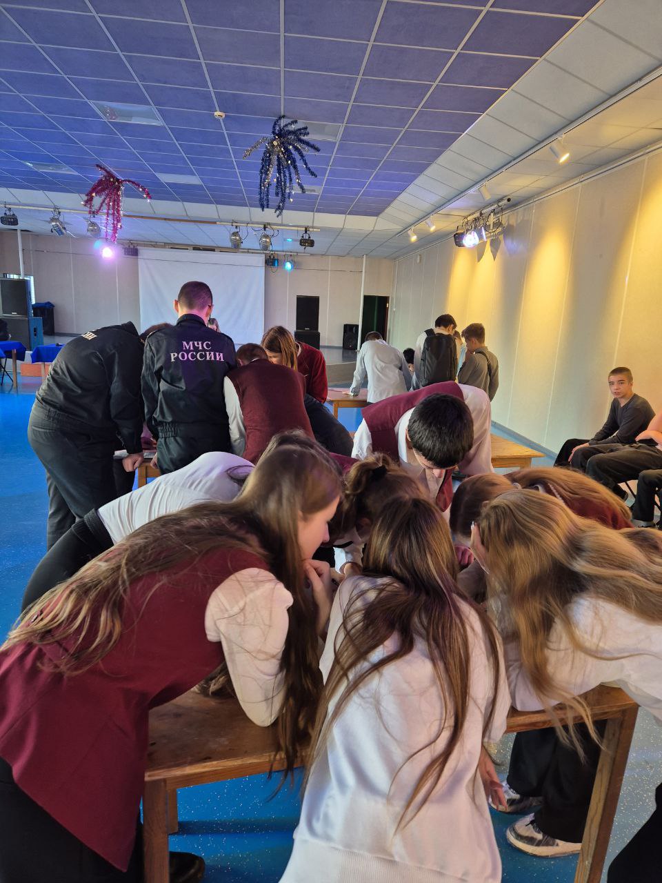 ДЕНЬ КОНСТИТУЦИИ РОССИИ. 12 декабря территориальные избирательные комиссии 47 региона провели мероприятия с молодёжью, посвящённые основному закону страны ДЕНЬ КОНСТИТУЦИИ РОССИИ. 12 декабря территориальные избирательные комиссии 47 региона провели мероприятия с молодёжью, посвящённые основному закону страны