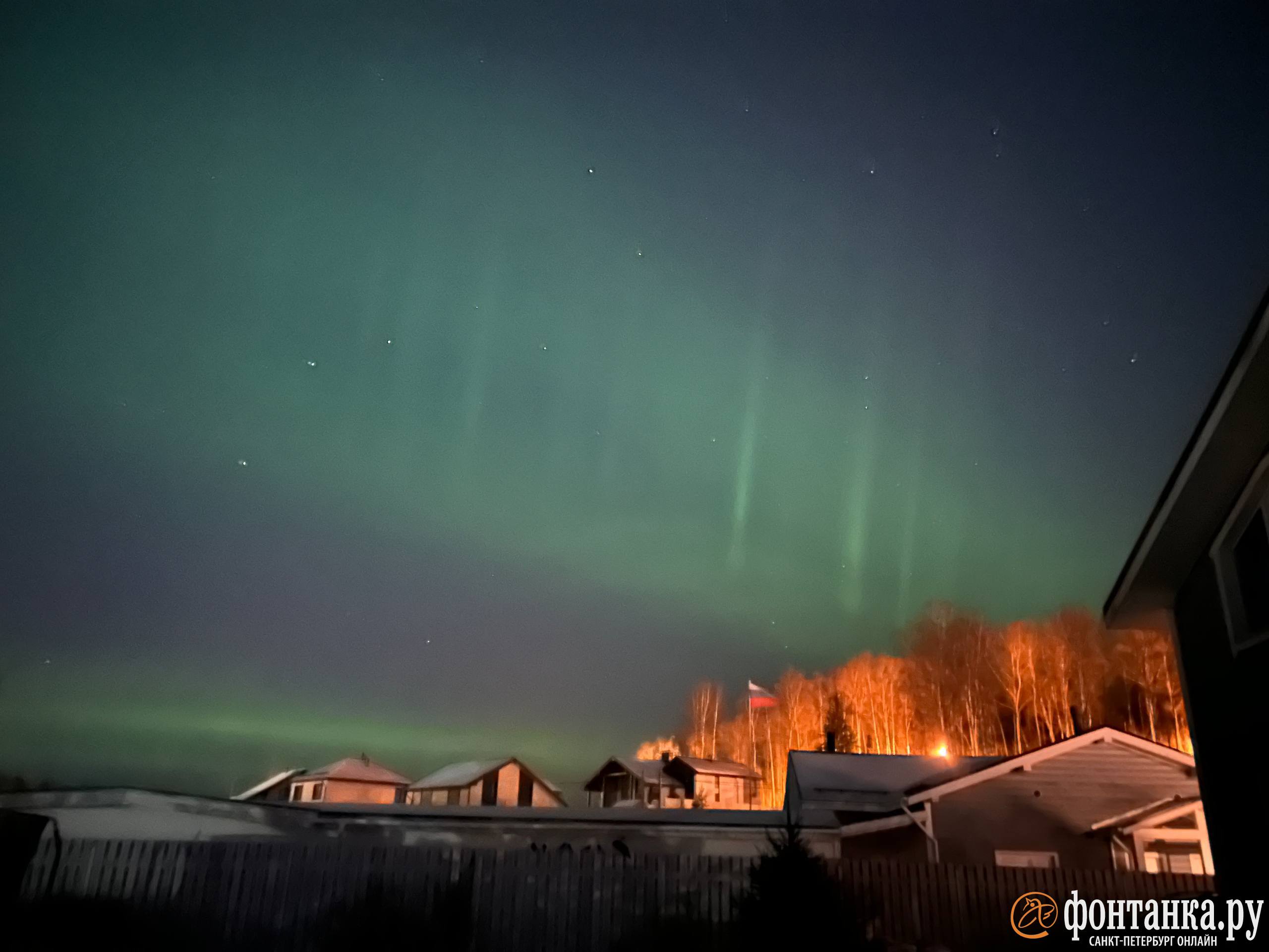 Северное сияние заглянуло в Ленобласть этой ночью Северное сияние заглянуло в Ленобласть этой ночью