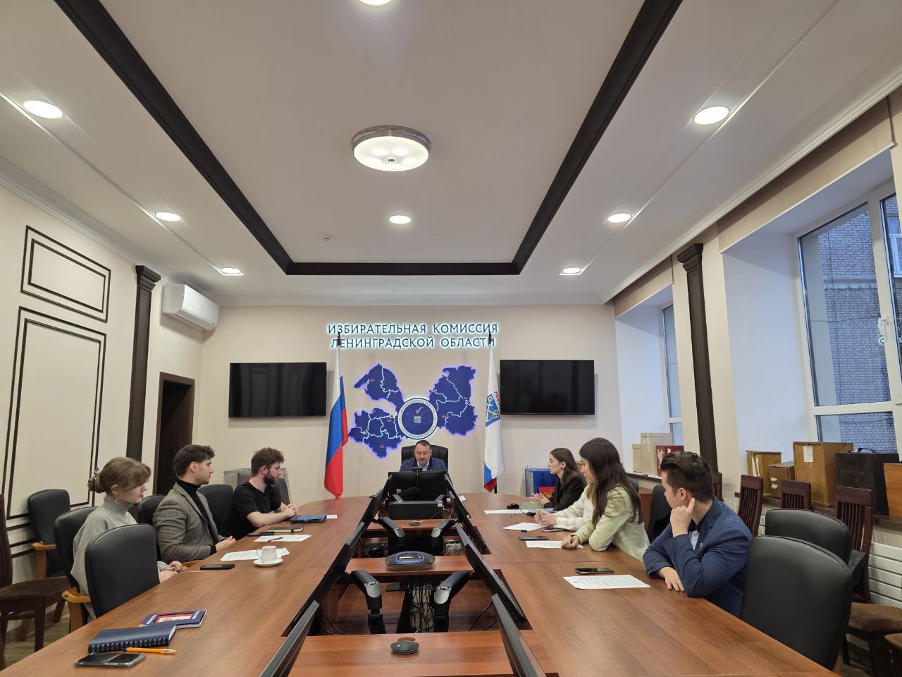 Михаил Лебединский, председатель Леноблизбиркома встретился с молодёжной избирательной комиссией 47 региона в рамках подведения итогов их деятельности в 2025 году