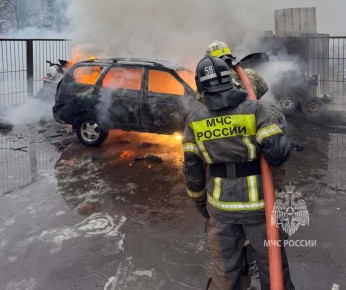 В городе Кириши сгорел легковой автомобиль