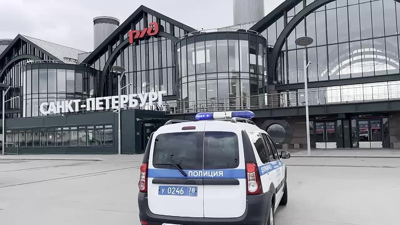 На Ладожском вокзале мужчина украл 60 тысяч рублей у попутчика