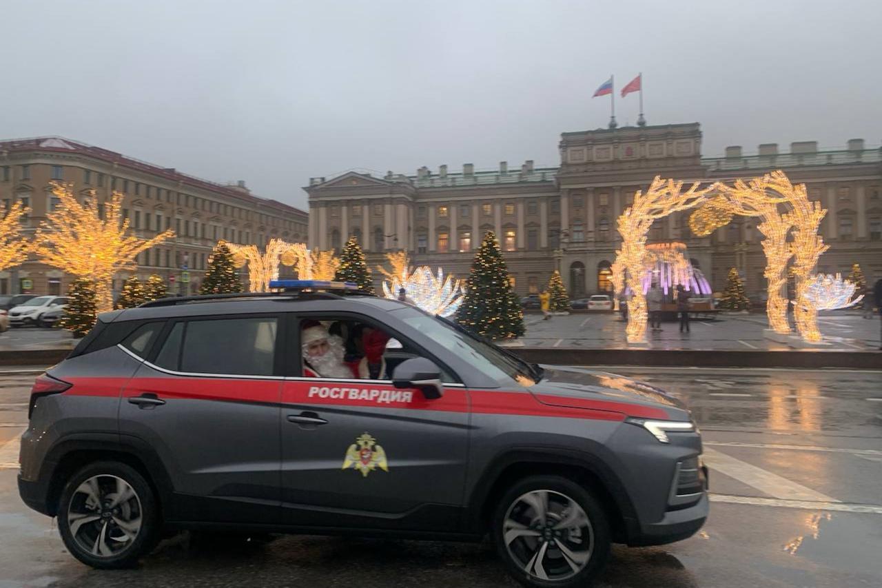 Росгвардейцы исполнили новогодние мечты детей из петербургского хосписа Росгвардейцы исполнили новогодние мечты детей из петербургского хосписа