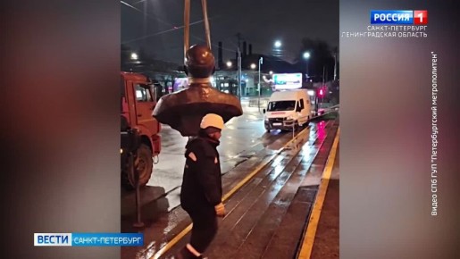 На станцию метро "Кировский завод" вернули бюст Ленина