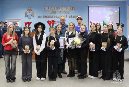 Торжественное совещание, посвященное предстоящему Дню Спасателя и приуроченное к 35-летию МЧС России, прошло сегодня в Главном управлении МЧС России по Ленинградской области