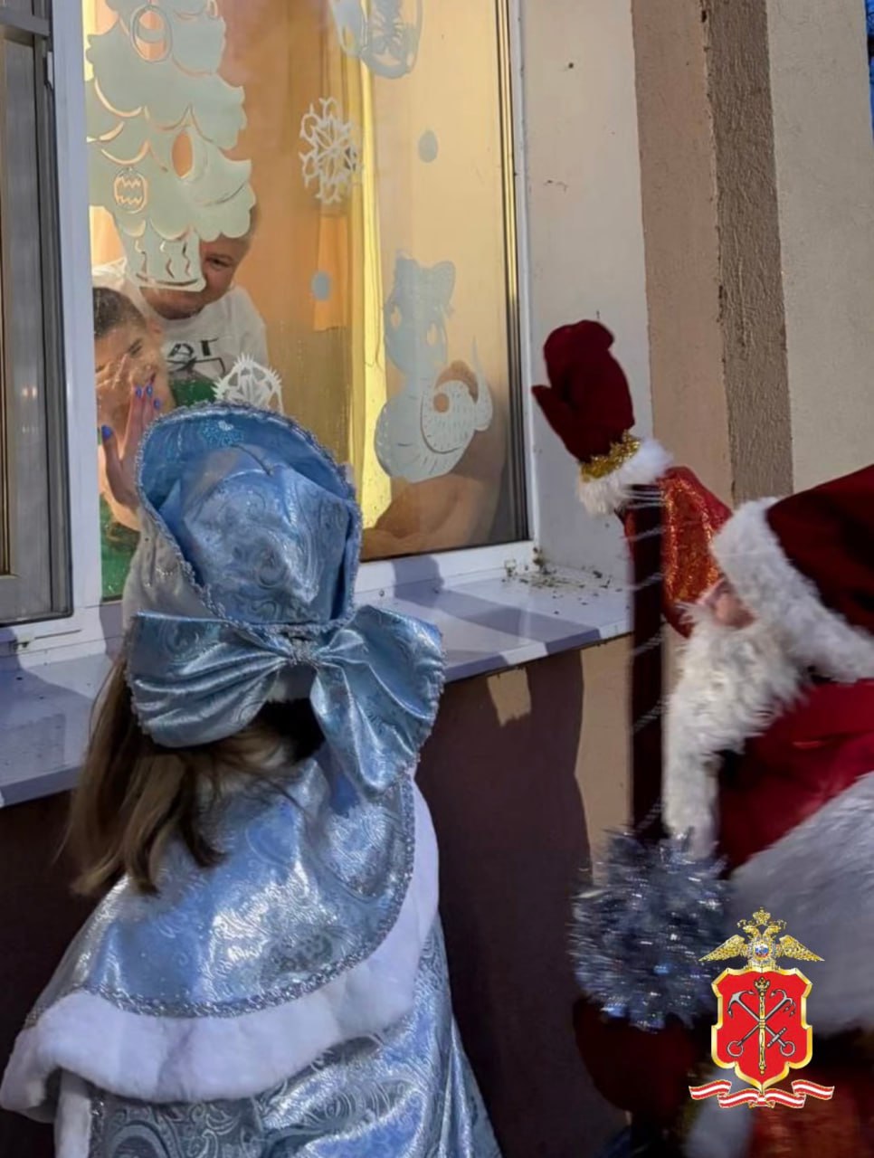 В Санкт-Петербурге и Ленинградской области продолжается добрая новогодняя акция «Полицейский Дед Мороз» В Санкт-Петербурге и Ленинградской области продолжается добрая новогодняя акция «Полицейский Дед Мороз»