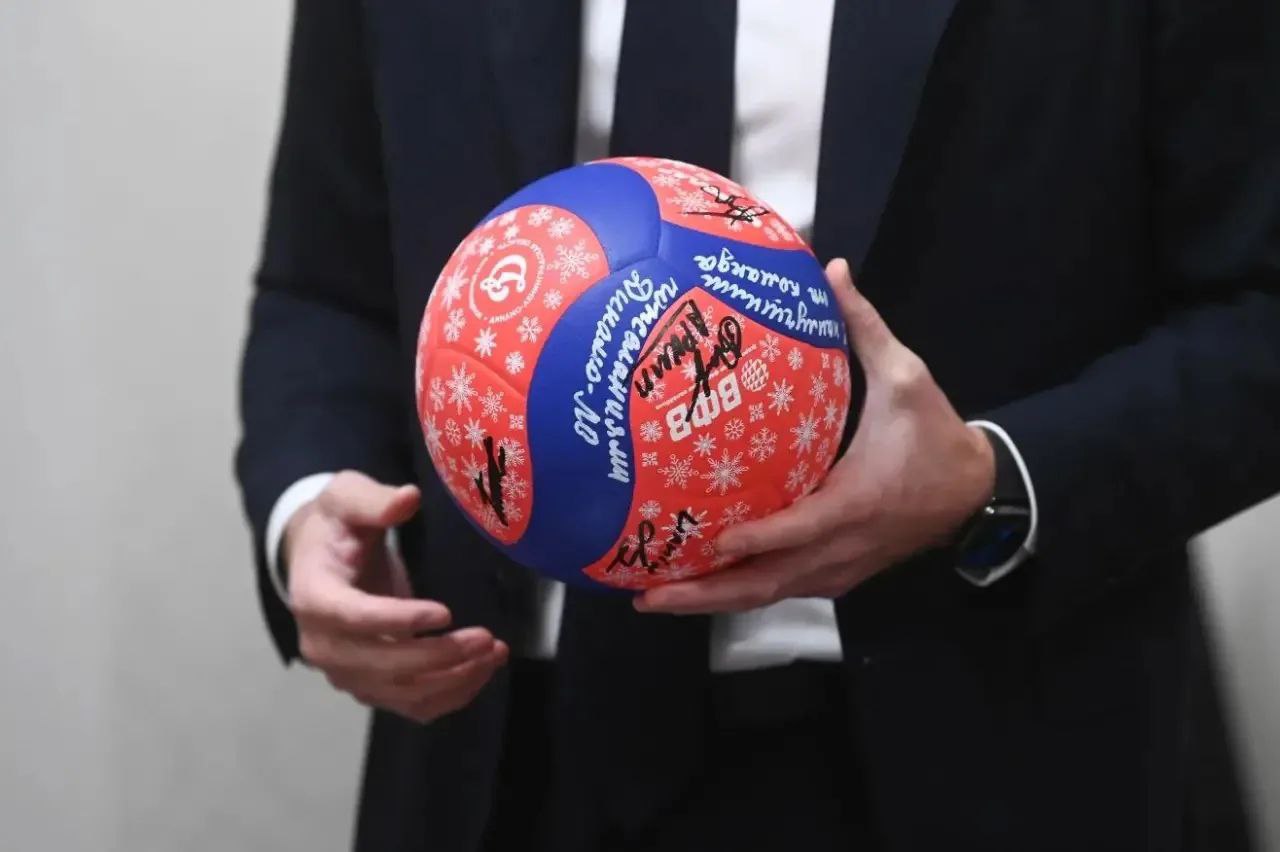 Александр Дрозденко и представители волейбольного клуба «Динамо — ЛО» подвели итоги сезона: команда заняла 4-е место в Суперлиге, молодёжка впервые вошла в топ-6, а в пляжном волейболе завоевали золото и бронзу Александр Дрозденко и представители волейбольного клуба «Динамо — ЛО» подвели итоги сезона: команда заняла 4-е место в Суперлиге, молодёжка впервые вошла в топ-6, а в пляжном волейболе завоевали золото и бронзу