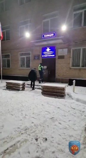 Благодаря сигналам неравнодушных граждан, обратившихся на единый номер экстренных служб, стало известно о грубом нарушении правил дорожного движения в поселке Первомайское