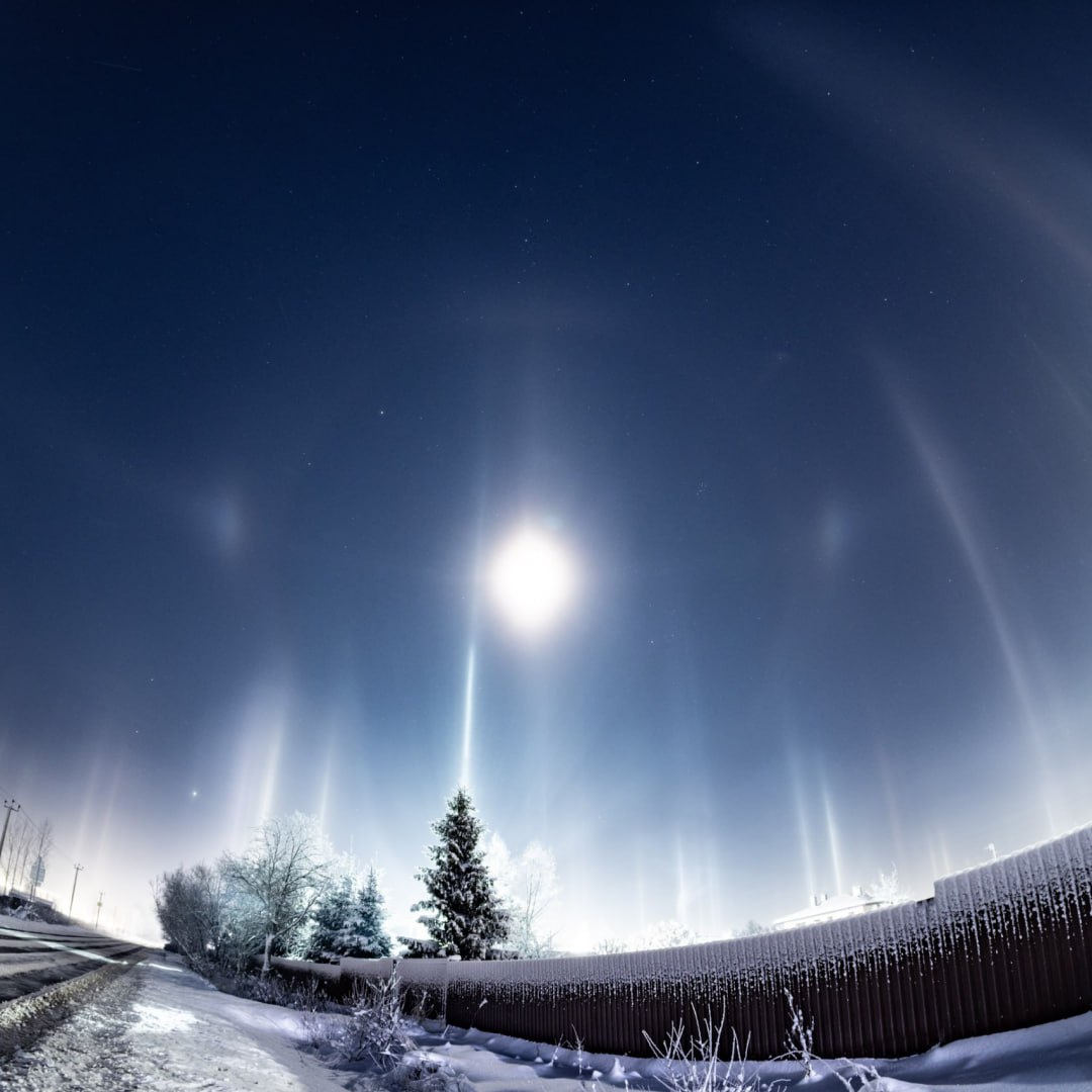 Световые столбы озарили Ленобласть Световые столбы озарили Ленобласть