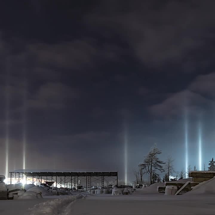 Световые столбы озарили Ленобласть