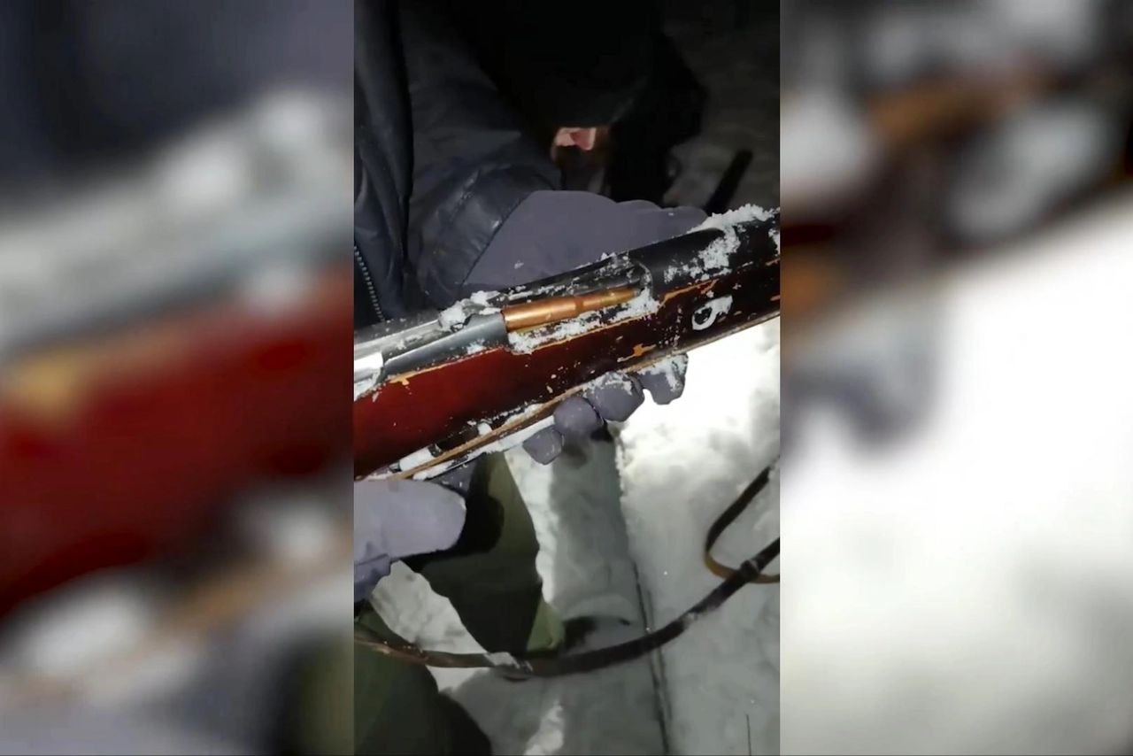 Мужчина стрелял по машине скорой помощи, которую сам же вызвал Мужчина стрелял по машине скорой помощи, которую сам же вызвал