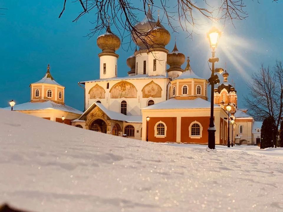 Сочельник — самое время подумать, как встретить завтрашний светлый праздник. Предлагаем не ограничиваться домашним уютом: в городах и районах Ленобласти вас ждут хороводы, реконструкции и тёплые рождественские...