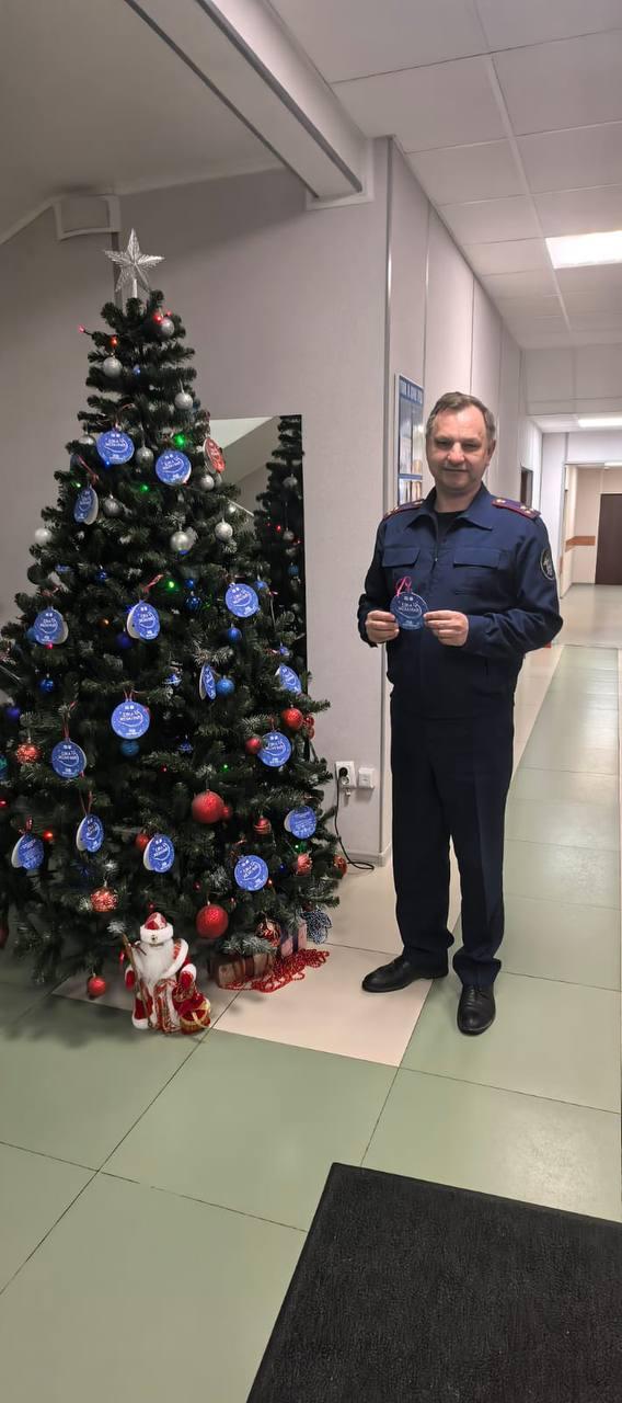 Следователи из Тосно исполнили новогодние мечты детей из многодетной семьи Следователи из Тосно исполнили новогодние мечты детей из многодетной семьи