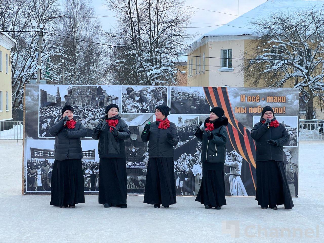 В Тихвине зажгли Огонь Памяти на мемориале «Слава Героям» В Тихвине зажгли Огонь Памяти на мемориале «Слава Героям»