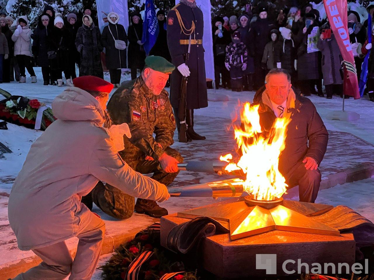 В Тихвине зажгли Огонь Памяти на мемориале «Слава Героям» В Тихвине зажгли Огонь Памяти на мемориале «Слава Героям»