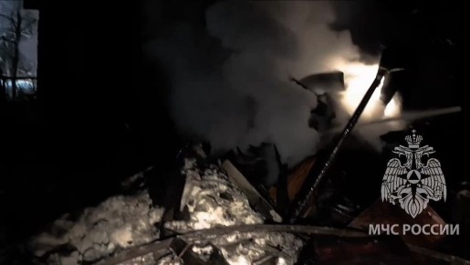 Пожар ликвидирован. В настоящее время на месте проводятся работы по разбору конструкций, проливке и установлению всех обстоятельств произошедшего