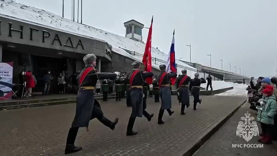 Смотри видео с места церемонии возложения! МЧС Ленинградской области Подписывайся на МЧС России в MAX | ВК