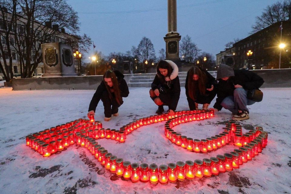 В Выборге прошла акция «Ленинградская свеча памяти»