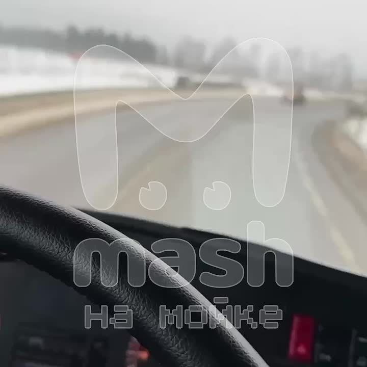 Пассажирский автобус перевернулся в Кингисеппском районе ЛО — внутри были люди