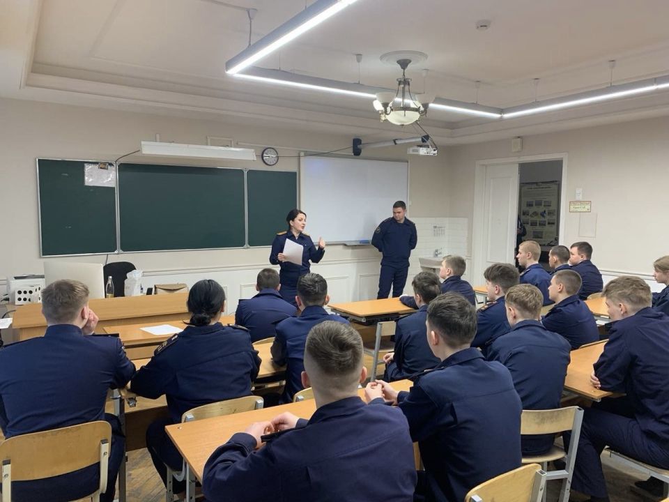 Следователи–криминалисты СУ СК России по Ленинградской области провели профориентационное занятие с учащимися кадетских классов Следственного комитета России Следователи–криминалисты СУ СК России по Ленинградской области провели профориентационное занятие с учащимися кадетских классов Следственного комитета России