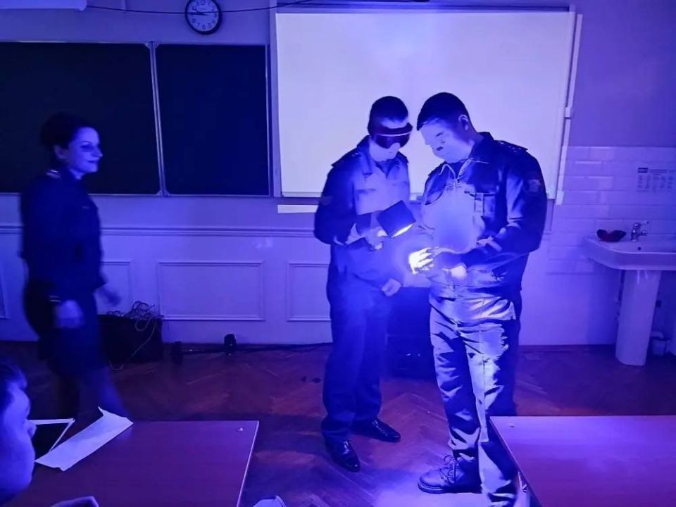 Следователи–криминалисты СУ СК России по Ленинградской области провели профориентационное занятие с учащимися кадетских классов Следственного комитета России Следователи–криминалисты СУ СК России по Ленинградской области провели профориентационное занятие с учащимися кадетских классов Следственного комитета России