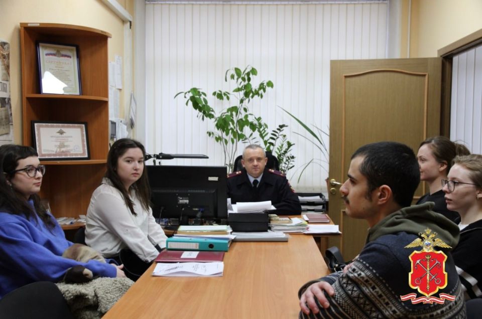 В рамках акции «Студенческий десант» в ЭКЦ ГУ МВД России по Санкт-Петербургу и Ленинградской области состоялся День открытых дверей В рамках акции «Студенческий десант» в ЭКЦ ГУ МВД России по Санкт-Петербургу и Ленинградской области состоялся День открытых дверей