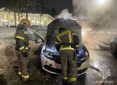 ВО ВСЕВОЛОЖСКЕ ЛИКВИДИРОВАЛИ ВОЗГОРАНИЕ АВТОМОБИЛЯ